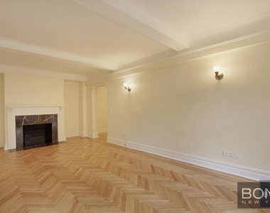 East 68th Street - Photo Thumbnail 6
