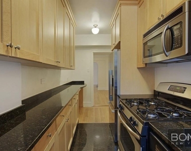 East 68th Street - Photo Thumbnail 5