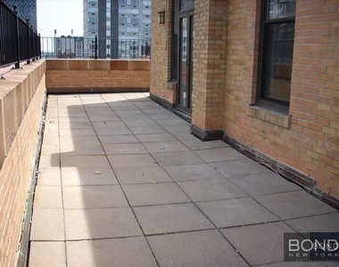East 68th Street - Photo Thumbnail 12
