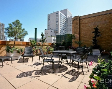 East 68th Street - Photo Thumbnail 10