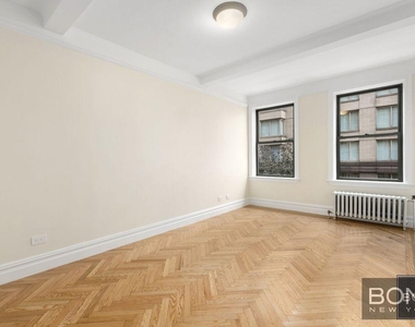 East 68th Street - Photo Thumbnail 4