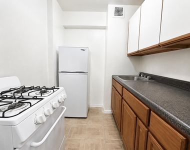 6645 Broadway - Photo Thumbnail 8