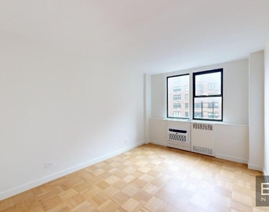 East 79th Street - Photo Thumbnail 3