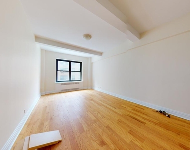 East 56th Street - Photo Thumbnail 5
