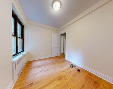 East 56th Street - Photo Thumbnail 8