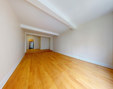 East 56th Street - Photo Thumbnail 10