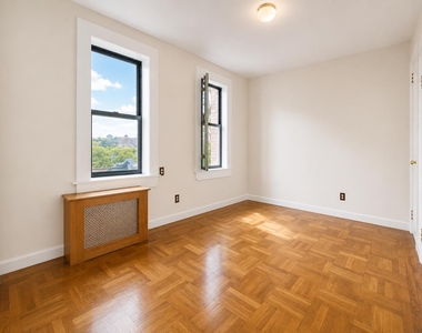 1803 Riverside Drive - Photo Thumbnail 6