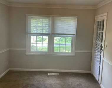 1589 Pinehurst Drive Sw - Photo Thumbnail 2