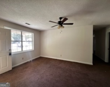 121 Village Lane - Photo Thumbnail 5