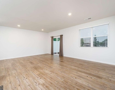 84 Founders Drive - Photo Thumbnail 7