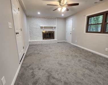 1858 Glen Echo Drive - Photo Thumbnail 7