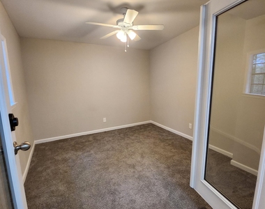 1858 Glen Echo Drive - Photo Thumbnail 6