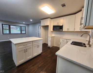 1858 Glen Echo Drive - Photo Thumbnail 2