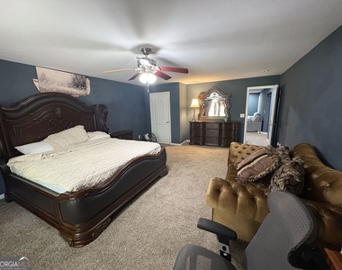 180 Village Green Court Sw - Photo Thumbnail 5