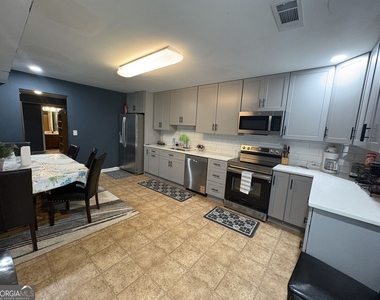 180 Village Green Court Sw - Photo Thumbnail 2
