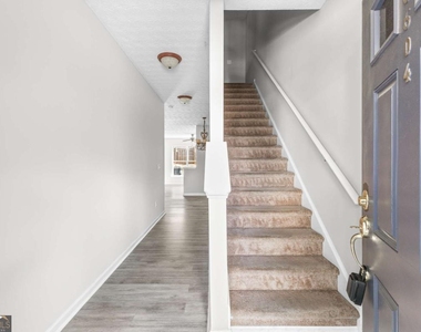 6604 Splashwater Drive - Photo Thumbnail 7
