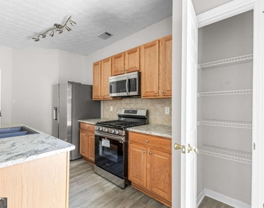 6604 Splashwater Drive - Photo Thumbnail 13