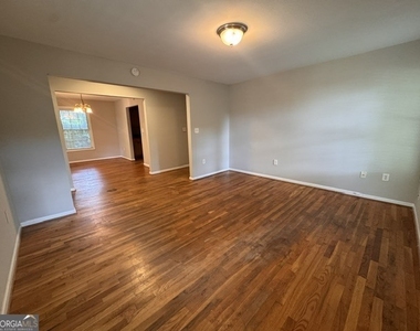 1142 Windsor Street Sw - Photo Thumbnail 14