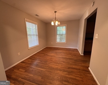 1142 Windsor Street Sw - Photo Thumbnail 15