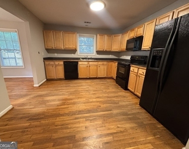 1142 Windsor Street Sw - Photo Thumbnail 2