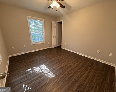 1142 Windsor Street Sw - Photo Thumbnail 11