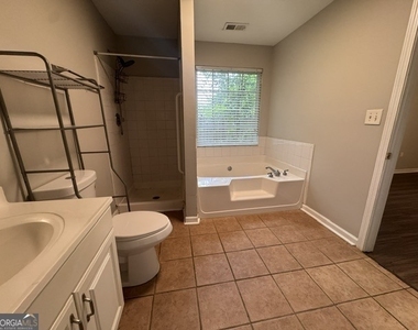 1142 Windsor Street Sw - Photo Thumbnail 8