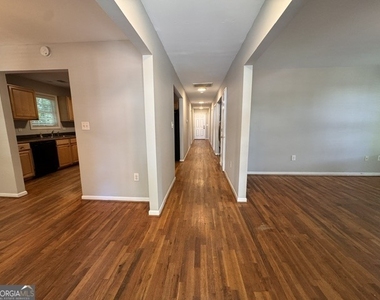 1142 Windsor Street Sw - Photo Thumbnail 12