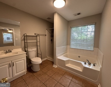 1142 Windsor Street Sw - Photo Thumbnail 7