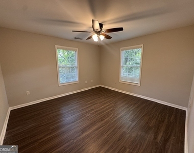 1142 Windsor Street Sw - Photo Thumbnail 6