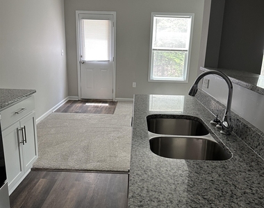 531 Maggie Lane - Photo Thumbnail 4