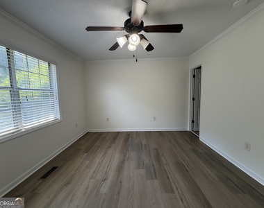 109 Tamara Court - Photo Thumbnail 9