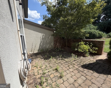 109 Tamara Court - Photo Thumbnail 12