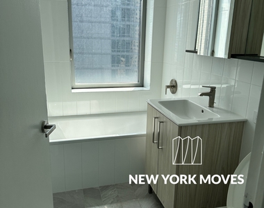 West 47th Street - Photo Thumbnail 7