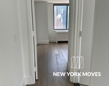 West 47th Street - Photo Thumbnail 9