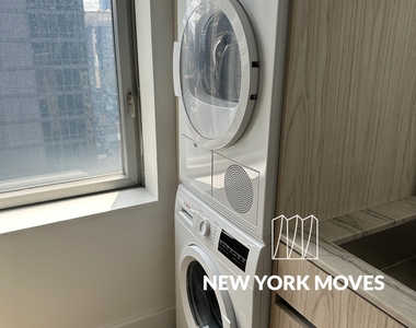 West 47th Street - Photo Thumbnail 6