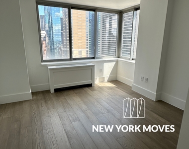 West 47th Street - Photo Thumbnail 10