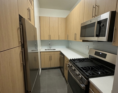 West 53rd Street - Photo Thumbnail 12