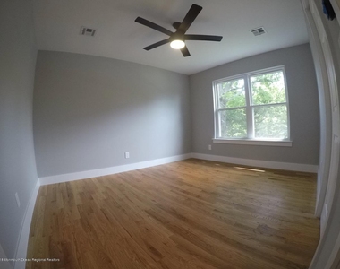 517 Asbury Avenue - Photo Thumbnail 10