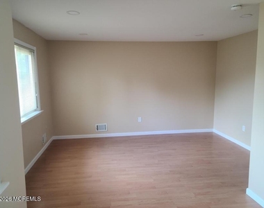 215 Clubhouse Drive - Photo Thumbnail 13