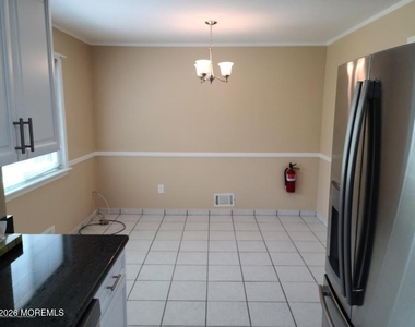 215 Clubhouse Drive - Photo Thumbnail 8
