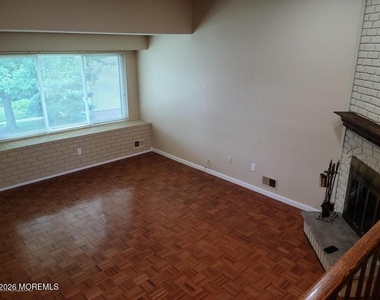 215 Clubhouse Drive - Photo Thumbnail 4