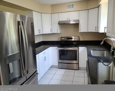 215 Clubhouse Drive - Photo Thumbnail 5
