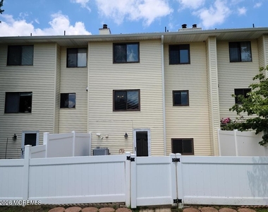 215 Clubhouse Drive - Photo Thumbnail 20