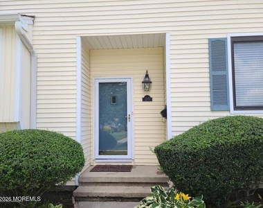 215 Clubhouse Drive - Photo Thumbnail 2