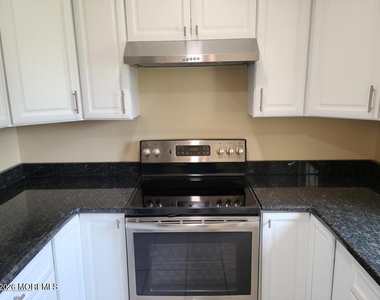 215 Clubhouse Drive - Photo Thumbnail 6