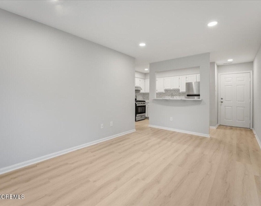 785 Banyan Court - Photo Thumbnail 3