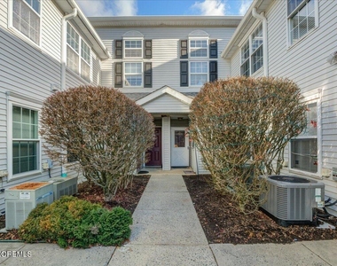 785 Banyan Court - Photo Thumbnail 18