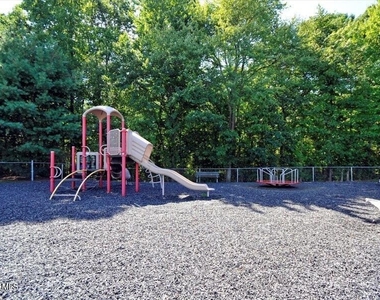 785 Banyan Court - Photo Thumbnail 14