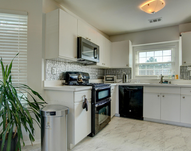 187 Kentucky Way - Photo Thumbnail 1