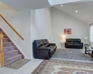 187 Kentucky Way - Photo Thumbnail 6